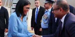 Delcy Rodríguez busca pacto petrolero en India