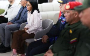Delcy Rodríguez frena rescates por terremoto para un acto político