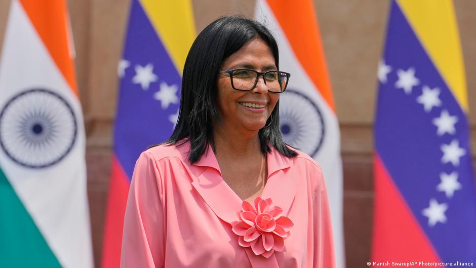 Delcy Rodríguez invita a petroleras indias a Venezuela