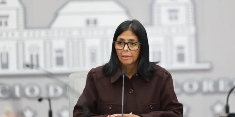 Delcy Rodríguez revisa agenda bilateral con el embajador de EEUU en India