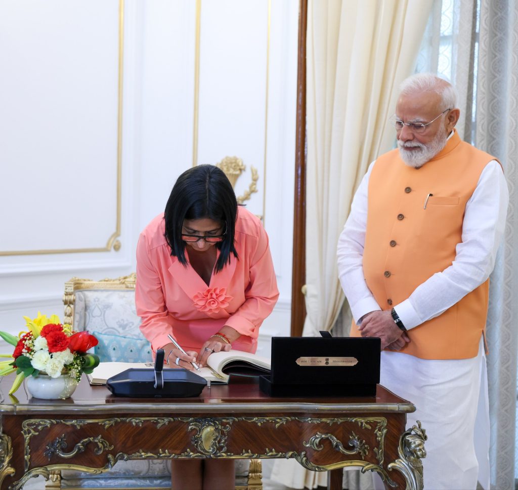 Delcy Rodríguez sostuvo encuentro con primer ministro de la India, Narendra Modi