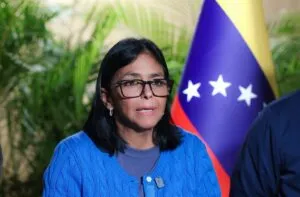 Delcy Rodríguez visita La Guaira para supervisar las labores de búsqueda y rescate tras los terremotos | europapress.es