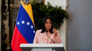 Delcy Rodríguez visitará la India en busca de acuerdos petroleros ordenados por EEUU