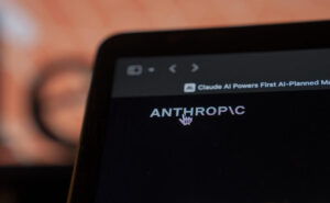Demandan a Anthropic por presunta publicidad engañosa en planes de Claude AI