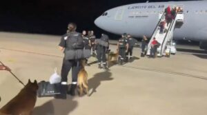 Despega el avión de Defensa con efectivos de la UME en dirección a Venezuela para apoyar las labores de rescate | europapress.es