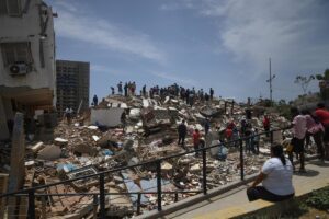 Desplegados 25 equipos de rescatistas en Venezuela de 17 países distintos | europapress.es