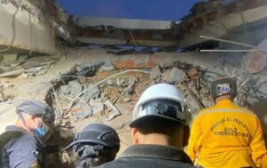 Desplome en La Mar Suites de Tucacas deja 12 muertos