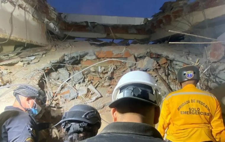 Cierran labores de rescate en La Mar Suites de Tucacas tras hallar 12 víctimas