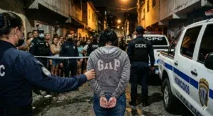 Detienen a mujer que permitió que su pareja matara a a su niña