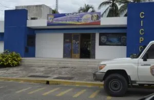 Detienen a pareja involucrada en atracos a autobuses