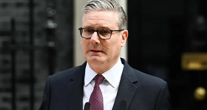 Dimite Keir Starmer, el primer ministro británico
