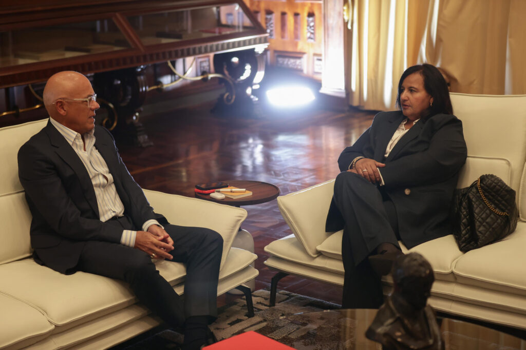Dinorah Figuera y Jorge Rodríguez se reunieron en la AN este jueves #18Jun (VIDEO)