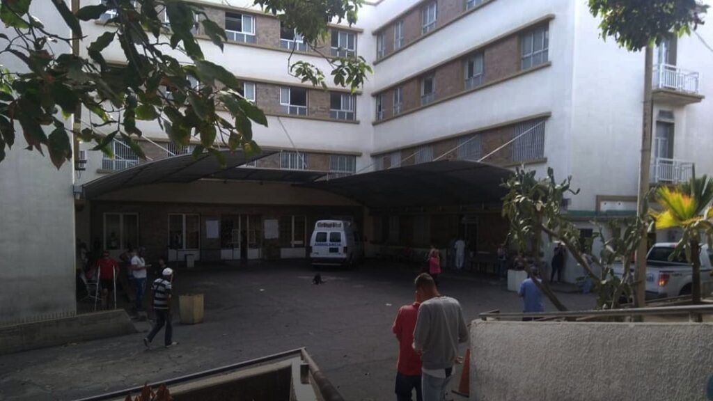 Directiva del Seguro Social en La Guaira prohibió el uso de celulares dentro del recinto hospitalario