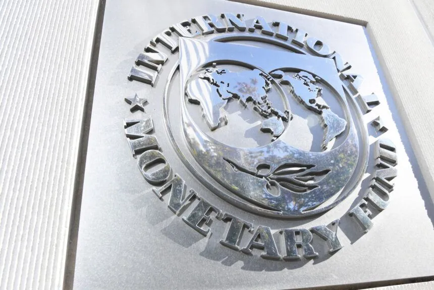 Directora del FMI y funcionarios venezolanos mantienen conversaciones sobre economía