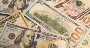 Dólar oficial pasa los Bs. 600 al cierre de la jornada este miércoles