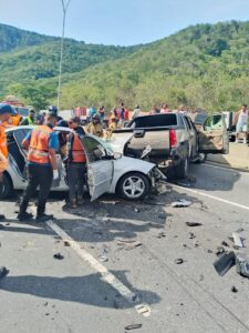 Dos lesionados en choque múltiple