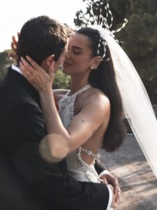 Dua Lipa muestra las imágenes más esperadas de su boda en Sicilia
