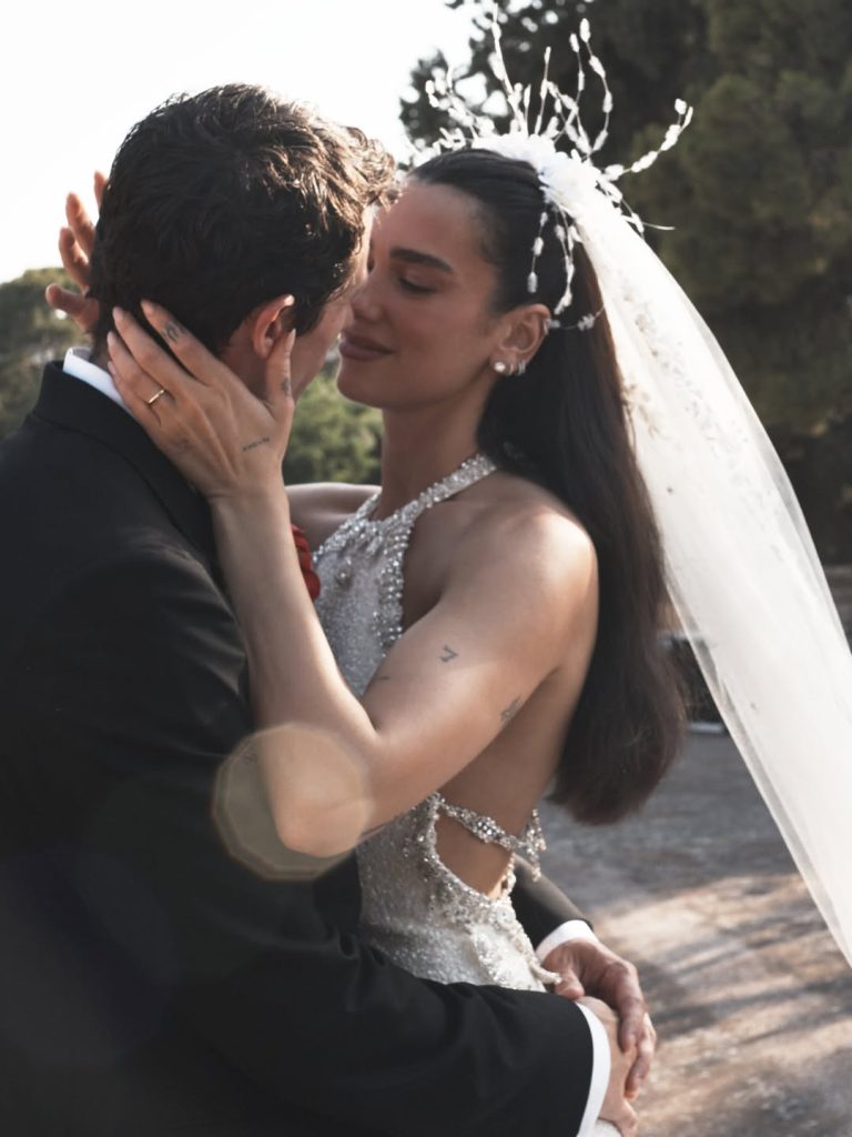 Dua Lipa muestra las imágenes más esperadas de su boda en Sicilia