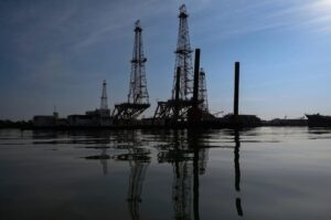 EEUU advierte que precio del petróleo podría mantenerse cercano a 105 dólares hasta esta fecha