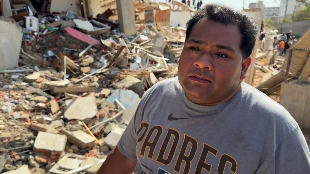 Venezolanos piden ayuda para rescatar a los supervivientes: "Tengo a mi familia enterrada y no ha venido nadie"