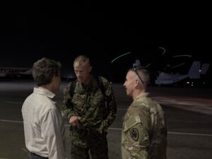 EN IMÁGENES: Mayor general de EEUU llegó a Caracas para coordinar operaciones de ayuda