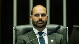 Eduardo Bolsonaro, condenado a cuatro años de carcel por coacciones a la justicia brasileña | elperiodico.com