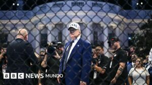El FBI dice que frustró un plan para atacar la Casa Blanca con francotiradores y drones el día del cumpleaños de Trump