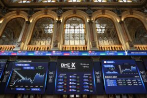 El Ibex 35 pulveriza sus máximos históricos al superar los 18.700 puntos y sube un 2,3% en la semana | europapress.es