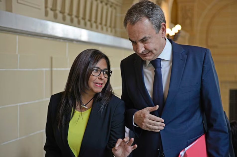 El País: Zapatero, una década al límite en Venezuela