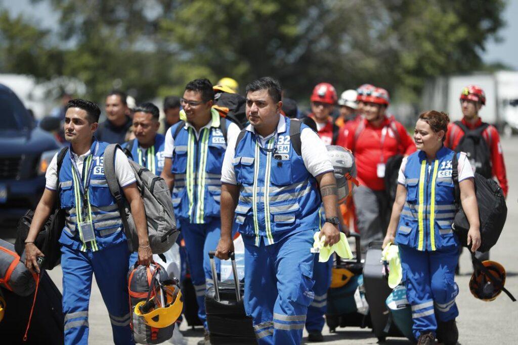 El Salvador envía personal médico y perros de rescate a Venezuela tras potentes terremotos