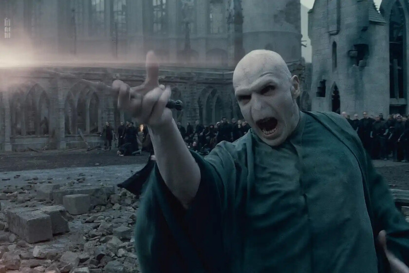 El actor de Voldemort en Harry Potter, Ralph Fiennes, hizo una petición que revolucionó el diseño de la varita en forma de hueso