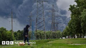 El ataque a una refinería en Moscú acerca la guerra de Rusia contra Ucrania a territorio ruso