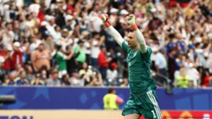 El aura de Manuel Neuer, el portero que bate récords