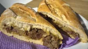 El bar canario que lleva abierto desde hace 70 años y que arrasa por su bocadillo de carne de cabra