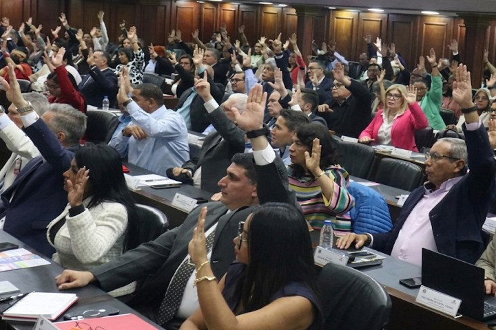 El chavismo ahora busca desesperadamente abrir inversiones en el sector eléctrico