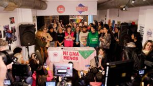 El colectivo feminista Ni una Menos vuelve a las calles de Argentina tras la violación y brutal asesinato de una adolescente | elperiodico.com