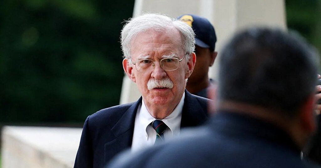 El exasesor de seguridad de Trump John Bolton se declara culpable de uso indebido de información clasificada