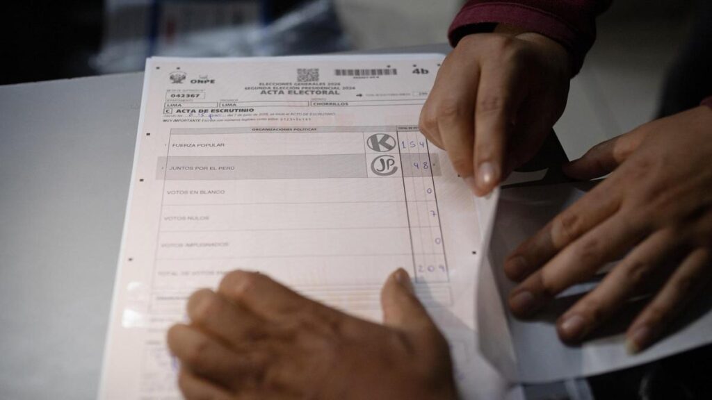 Sánchez y Fujimori van a un escrutinio voto a voto para definir a nuevo presidente de Perú
