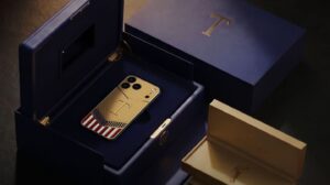 El insólito monto que cuesta la versión de lujo del teléfono de Donald Trump