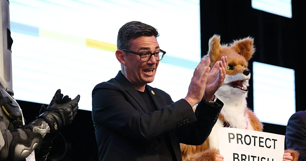 El laborista Andy Burnham gana el escaño que le permite desafiar a Starmer por el cargo de primer ministro