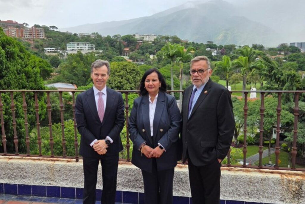 El mensaje que dejó John Barrett tras reunirse con Dinorah Figuera