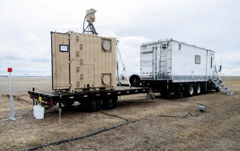 El nuevo láser que prueba el Ejército de EEUU para contrarrestar drones con energía