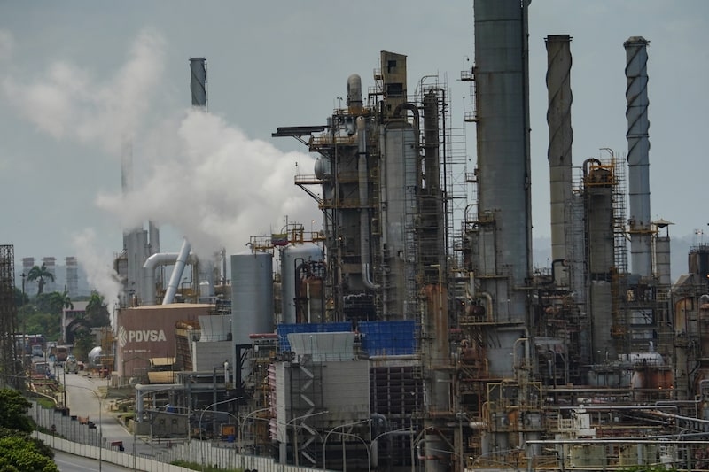 El régimen de Delcy revisa condiciones de los contratos petroleros para atraer a nuevos inversores