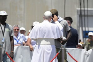 El relato de una mujer víctima de trata ante el Papa: «Me quitaron a mi bebé para obligarme a prostituirme» | europapress.es