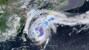 El tifón Jangmi avanza hacia Kyushu, tras causar estragos y heridos en Okinawa