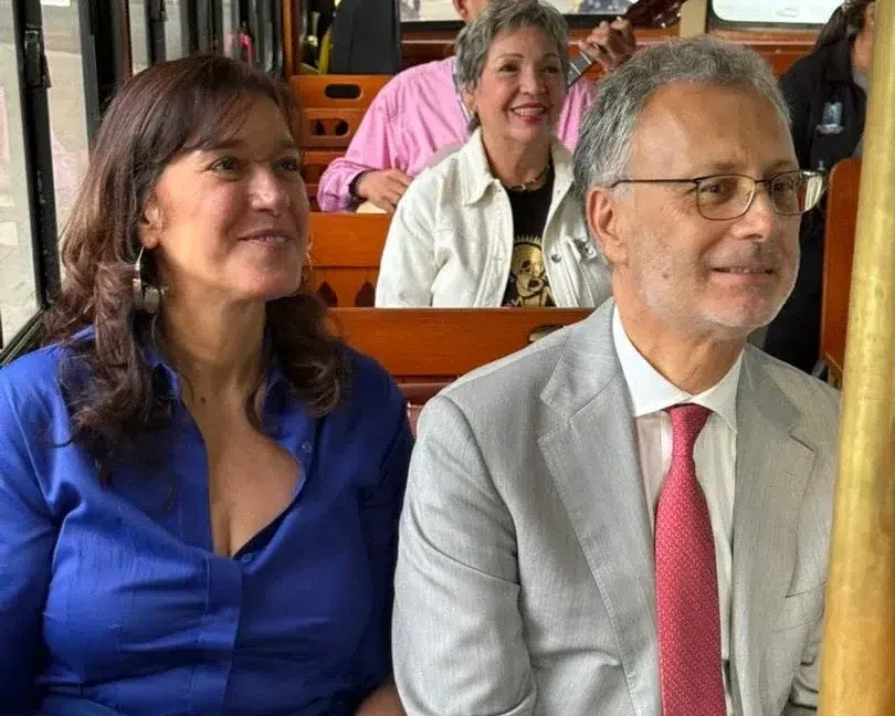 Embajador de Italia Giovanni Umberto de Vito disfrutó de un paseo en el Tranvía de Maracaibo