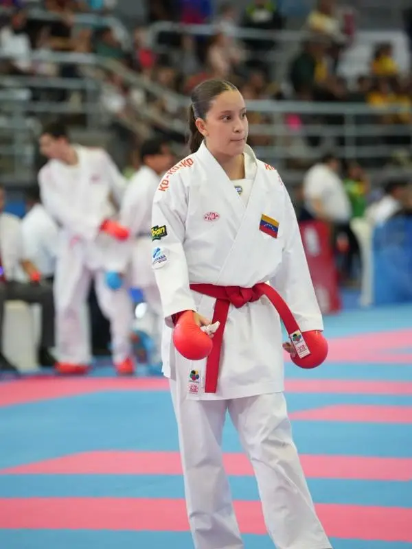 Emily Bonilla consigue oro y bronce en Panamericano de karate en Brasil