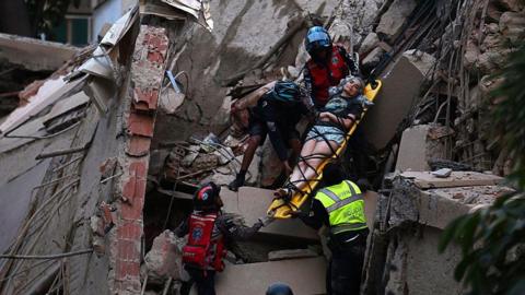 Escombros en un edificio caído