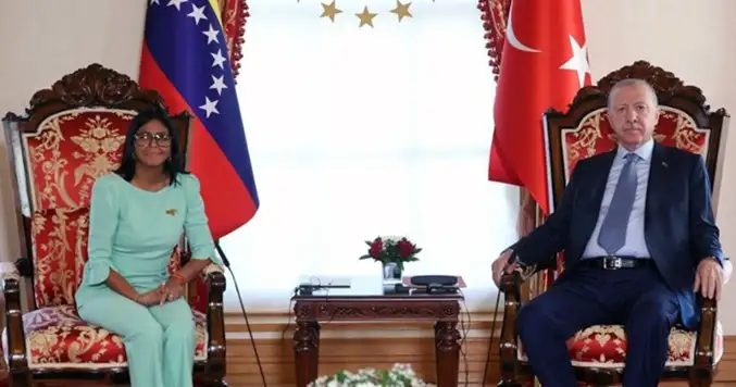 Erdogan y Delcy Rodríguez se reúnen en Estambul