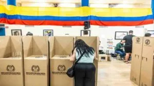 Escrutinio electoral en Colombia llega al 99,98 % y coincide con el conteo del domingo